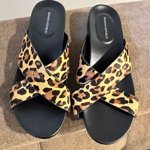 BANANA REPUBLIC Brand new leopard slide